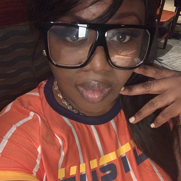 Meet your Posher, Yvette - Picture 4 of 4